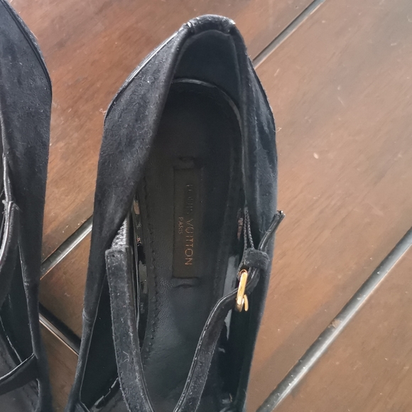 Shoes - Picture 5 of 8